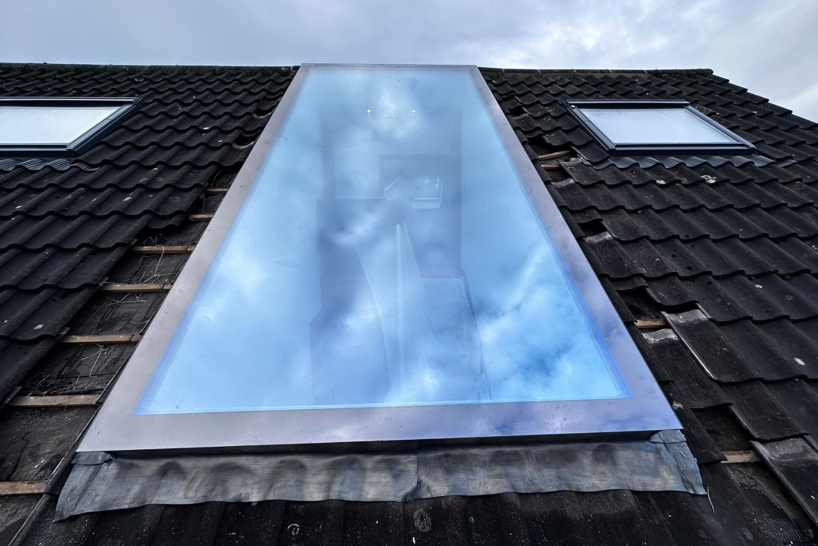 Dachfenster Schrägdach – rahmenlos – feststehend – 3-fach – 800 × 2000 mm – Detailansicht