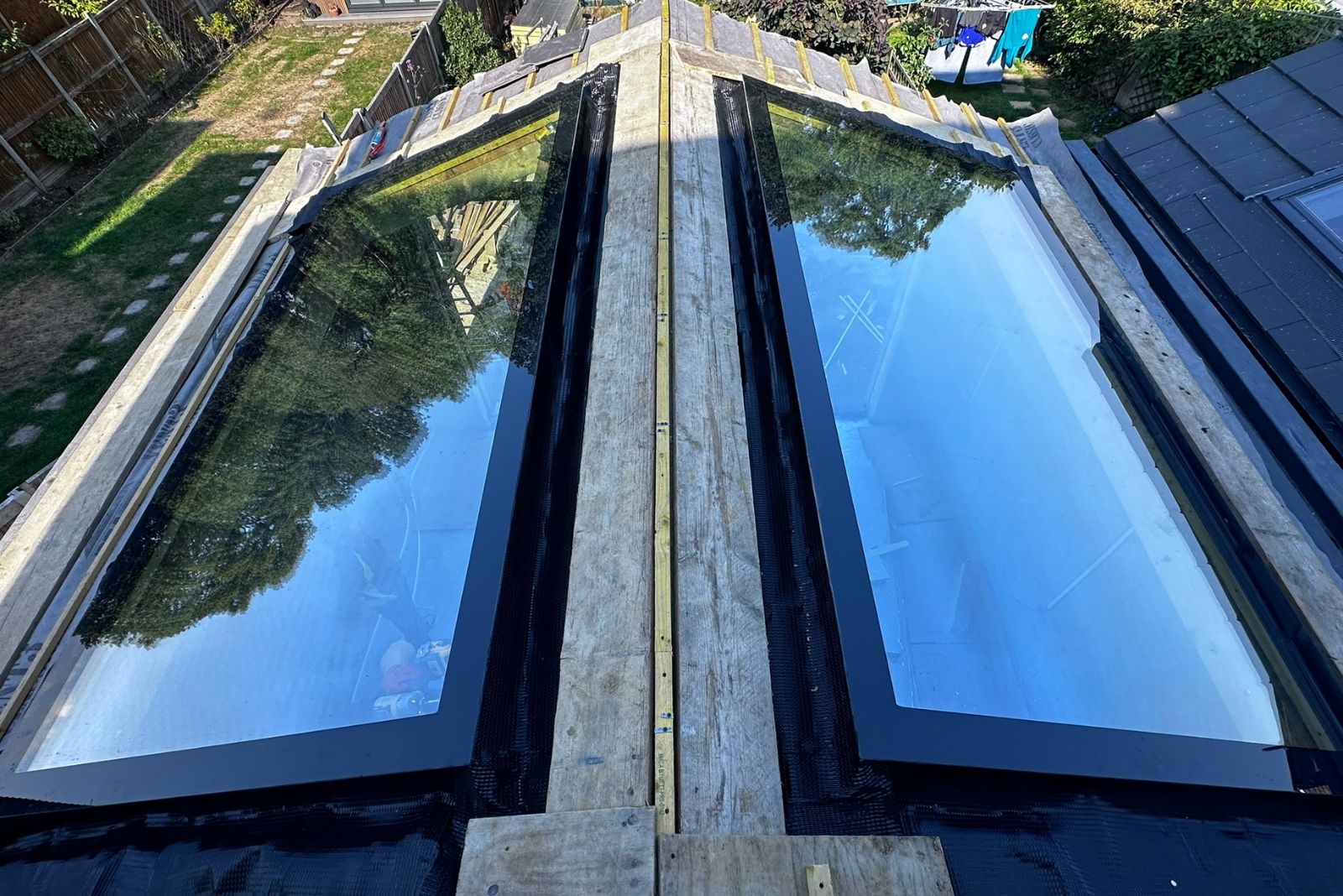 Dachfenster Schrägdach – rahmenlos – feststehend – 3-fach – 800 × 1000 mm – Detailansicht