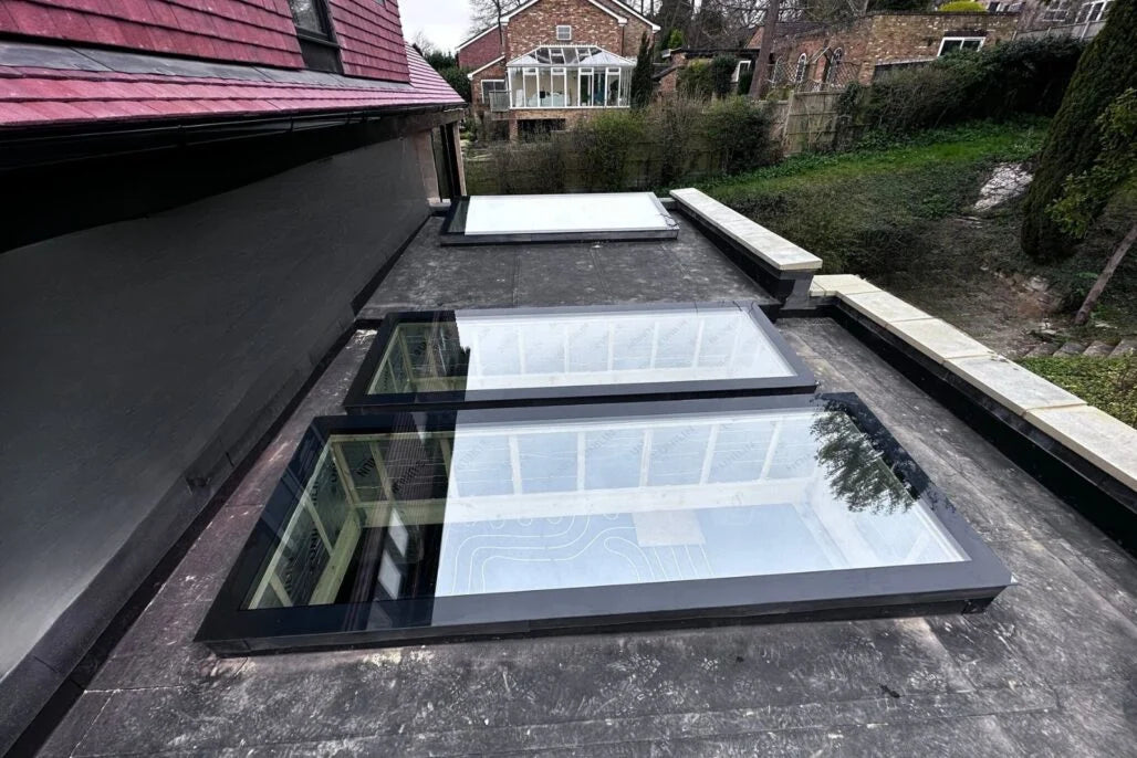 Dachfenster Flachdach – rahmenlos – feststehend – 3-fach – 600 × 2500 mm – Detailansicht