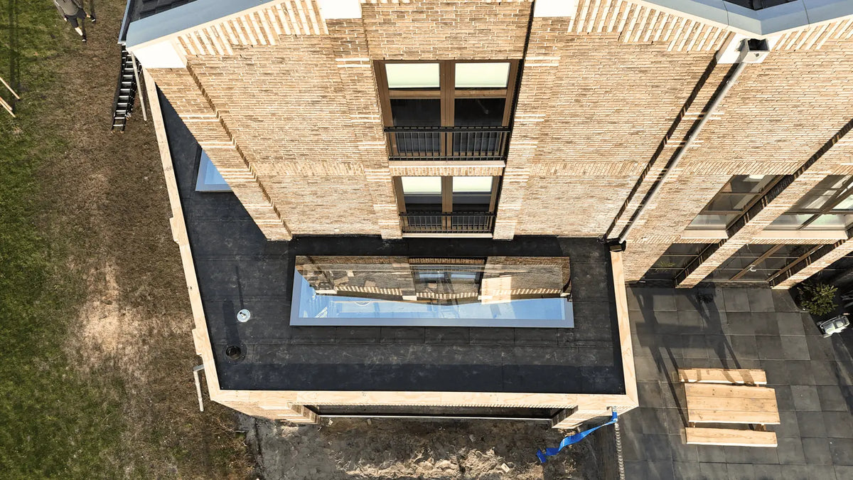 Dachfenster Flachdach 100 × 150 cm rahmenlos festverglast von SkyGlas, Referenz Zaandam